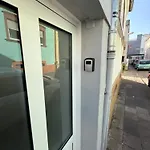 Stilvolles Haus Mit 2 Baedern & Parkplatz, 75 Qm Innenstadt Апартаменты