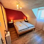 Stilvolles Haus Mit 2 Baedern & Parkplatz, 75 Qm Innenstadt