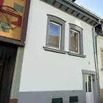 Stilvolles Haus Mit 2 Baedern & Parkplatz, 75 Qm Innenstadt
