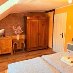Апартаменты Stilvolles Haus Mit 2 Baedern & Parkplatz, 75 Qm Innenstadt Кайзерслаутерн