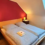 Апартаменты Stilvolles Haus Mit 2 Baedern & Parkplatz, 75 Qm Innenstadt Кайзерслаутерн