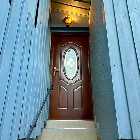 Stilvolles Haus Mit 2 Baedern & Parkplatz, 75 Qm Innenstadt