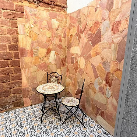 Stilvolles City Haus mit 2 Bädern&Parkplatz, 75 qm Innenstadt