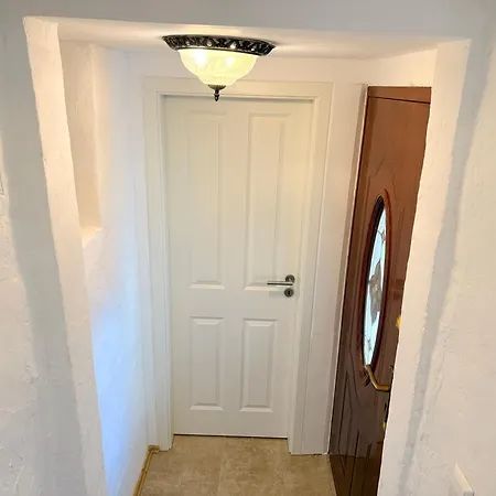 Stilvolles Haus Mit 2 Baedern & Parkplatz, 75 Qm Innenstadt