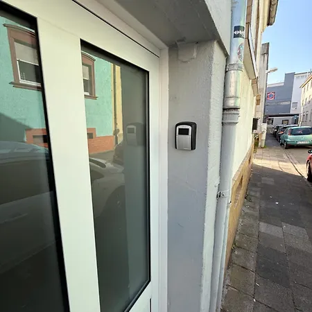 Charmantes City-haus Mit Innenhof & Parkplatz Apartmán