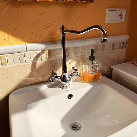 Stilvolles Haus Mit 2 Baedern & Parkplatz, 75 Qm Innenstadt شقة