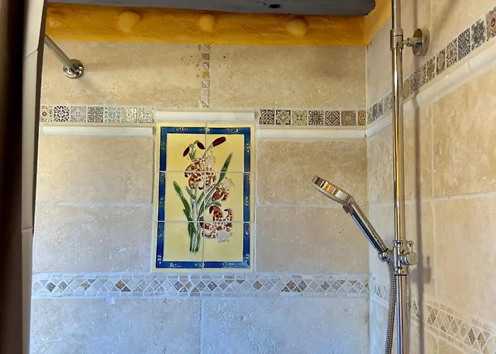 Stilvolles Haus Mit 2 Baedern & Parkplatz, 75 Qm Innenstadt