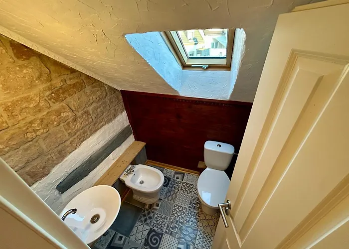 Stilvolles Haus Mit 2 Baedern & Parkplatz, 75 Qm Innenstadt * Kaiserslautern