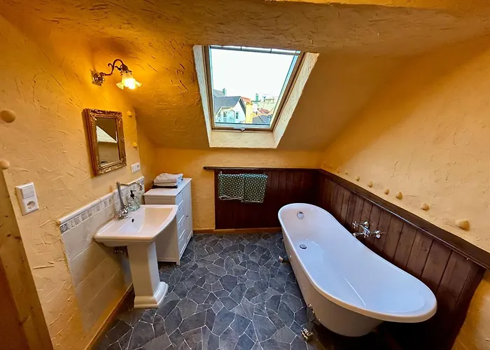 Stilvolles Haus Mit 2 Baedern & Parkplatz, 75 Qm Innenstadt *