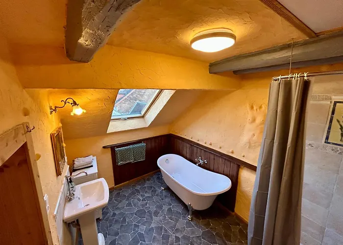 Stilvolles Haus Mit 2 Baedern & Parkplatz, 75 Qm Innenstadt * Kaiserslautern