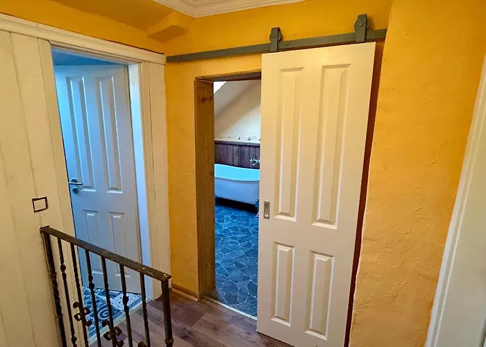 Apartamento Stilvolles Haus Mit 2 Baedern & Parkplatz, 75 Qm Innenstadt