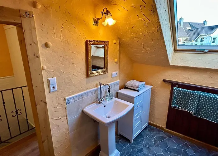 Stilvolles Haus Mit 2 Baedern & Parkplatz, 75 Qm Innenstadt Apartamento *