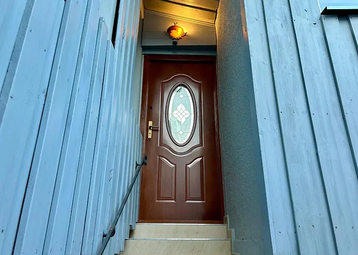 Stilvolles Haus Mit 2 Baedern & Parkplatz, 75 Qm Innenstadt