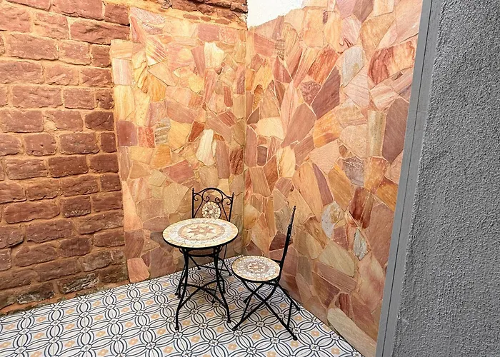 Stilvolles Haus Mit 2 Baedern & Parkplatz, 75 Qm Innenstadt