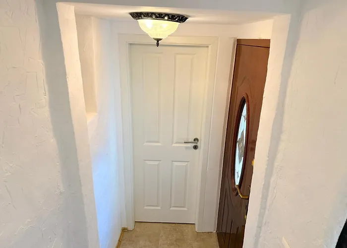 Stilvolles Haus Mit 2 Baedern & Parkplatz, 75 Qm Innenstadt