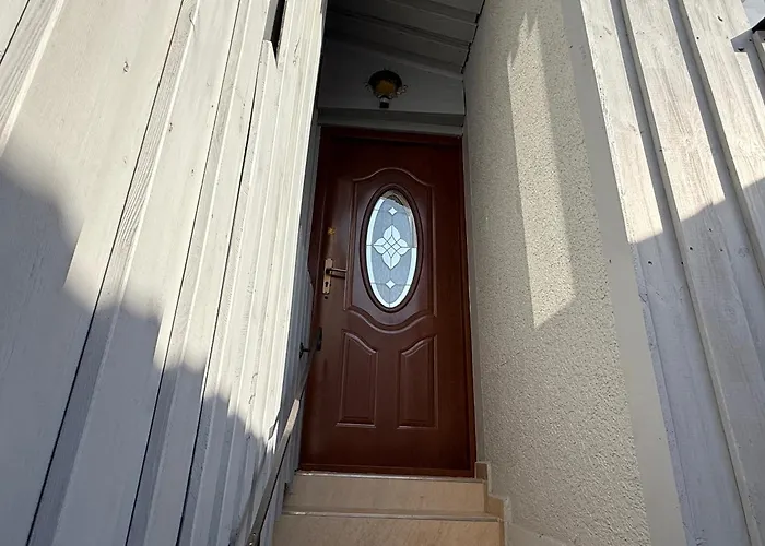 Stilvolles Haus Mit 2 Baedern & Parkplatz, 75 Qm Innenstadt *