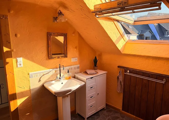 Stilvolles Haus Mit 2 Baedern & Parkplatz, 75 Qm Innenstadt