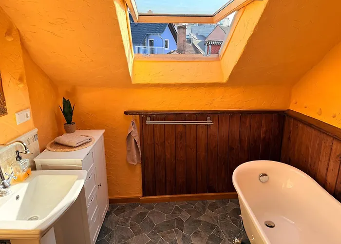 Stilvolles Haus Mit 2 Baedern & Parkplatz, 75 Qm Innenstadt *