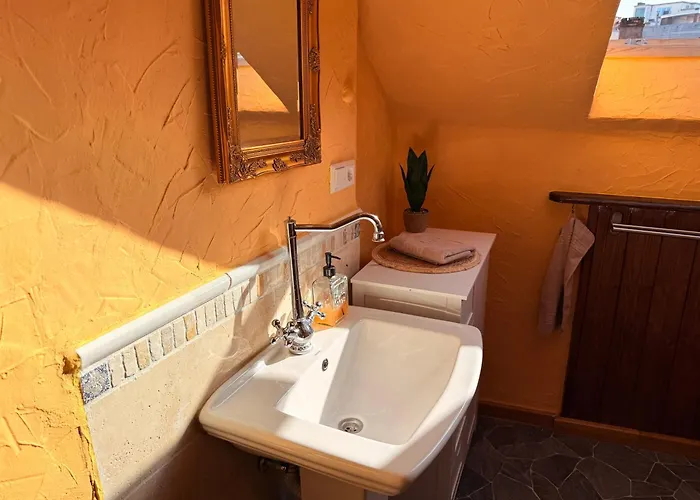 Stilvolles Haus Mit 2 Baedern & Parkplatz, 75 Qm Innenstadt 凯撒斯劳滕