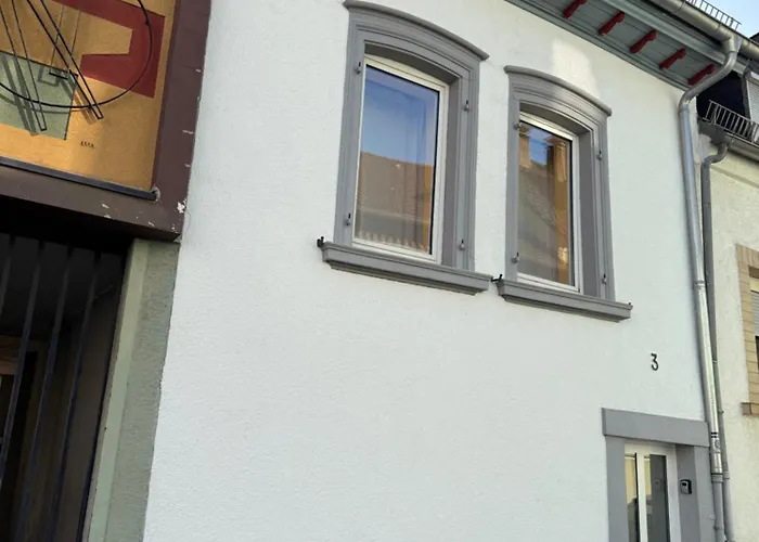 Stilvolles Haus Mit 2 Baedern & Parkplatz, 75 Qm Innenstadt